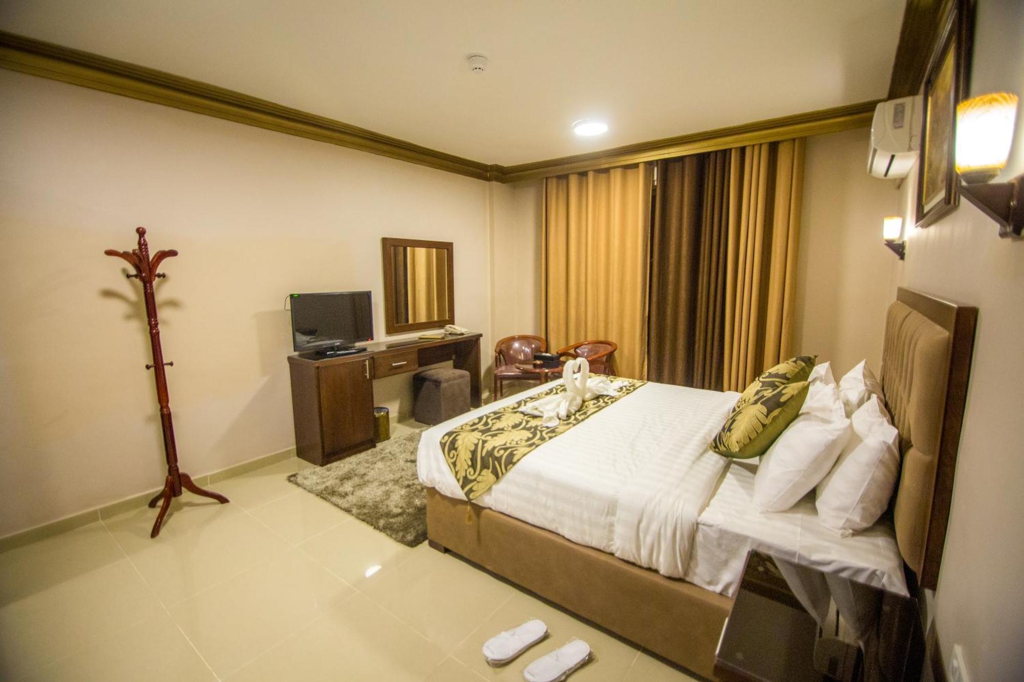 Grape Village Hotel 3*